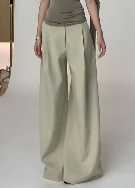 Effortlessly Elegant Pants with a Timeless Design