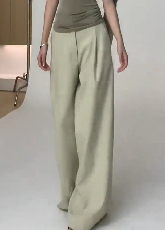 Effortlessly Elegant Pants with a Timeless Design