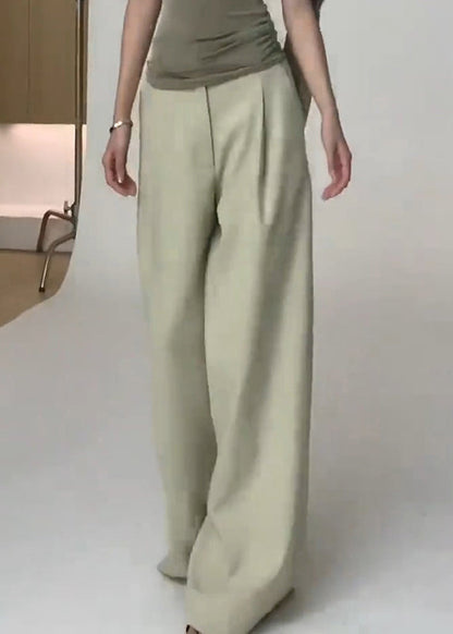 Effortlessly Elegant Pants with a Timeless Design