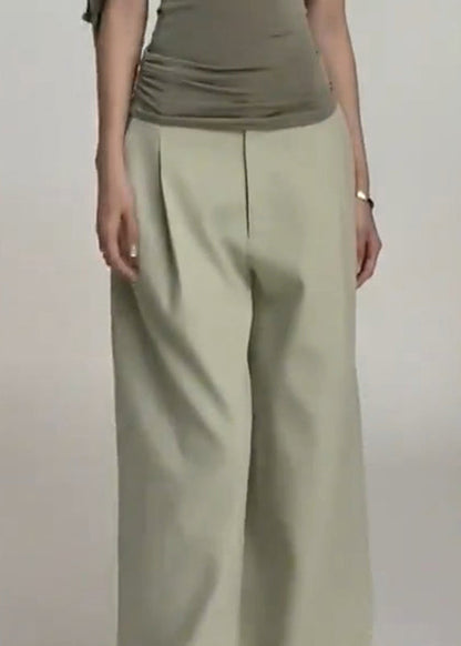 Effortlessly Elegant Pants with a Timeless Design