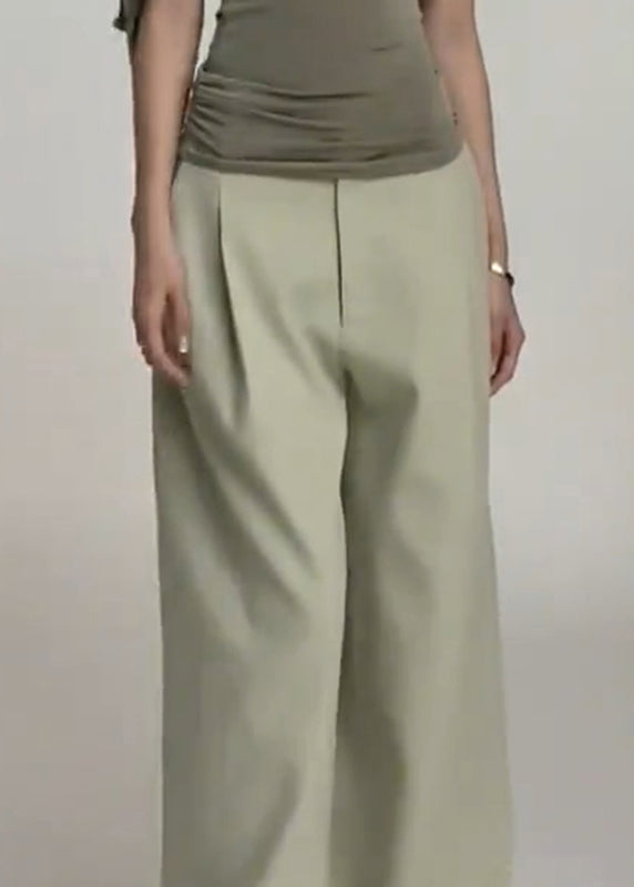 Effortlessly Elegant Pants with a Timeless Design