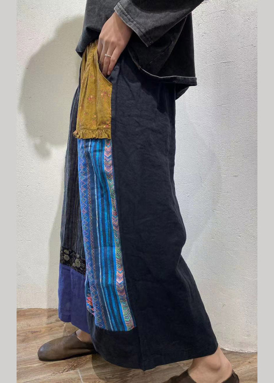 Effortlessly Elegant Pants with a Timeless Design