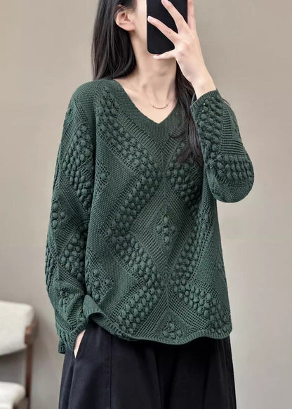 Classic Vintage Sweater with a Flattering Fit