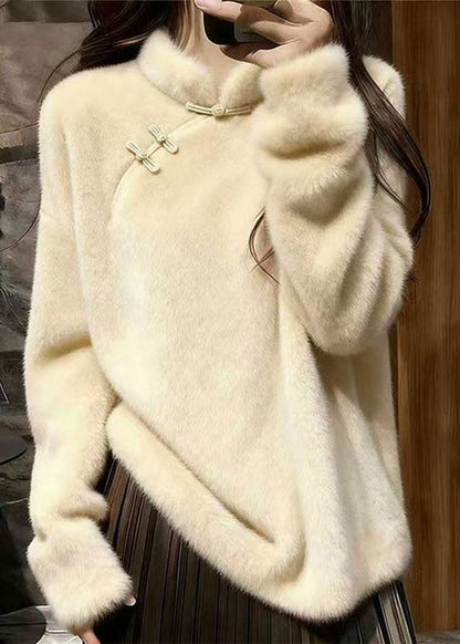 Effortlessly Elegant Sweater with a Timeless Design