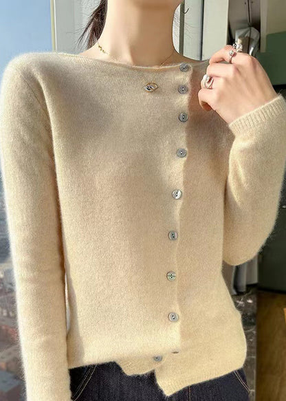 Effortlessly Elegant Sweater with a Timeless Design
