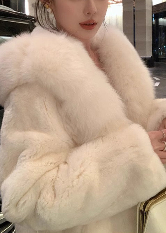 Beautifully Finished Coat in a Timeless Design