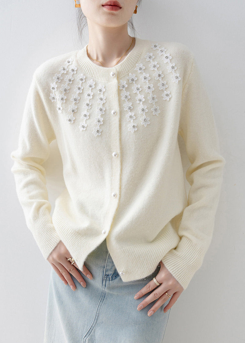 Well Tailored Cardigan with a Graceful Silhouette