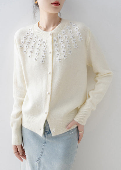 Well Tailored Cardigan with a Graceful Silhouette