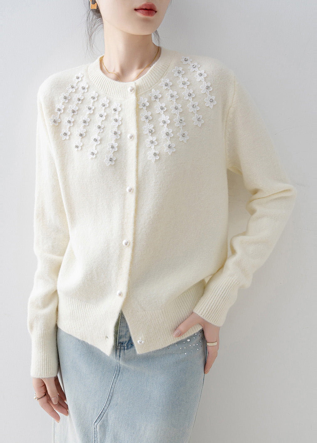 Effortlessly Elegant Cardigan with a Timeless Design