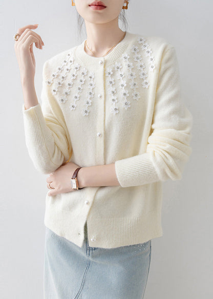 Well Tailored Cardigan with a Graceful Silhouette