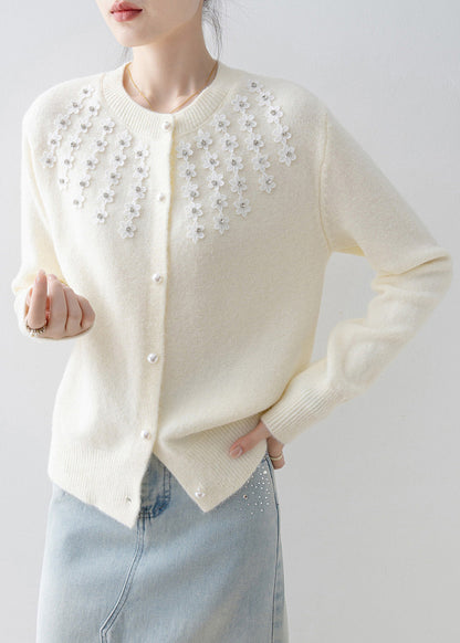 Well Tailored Cardigan with a Graceful Silhouette