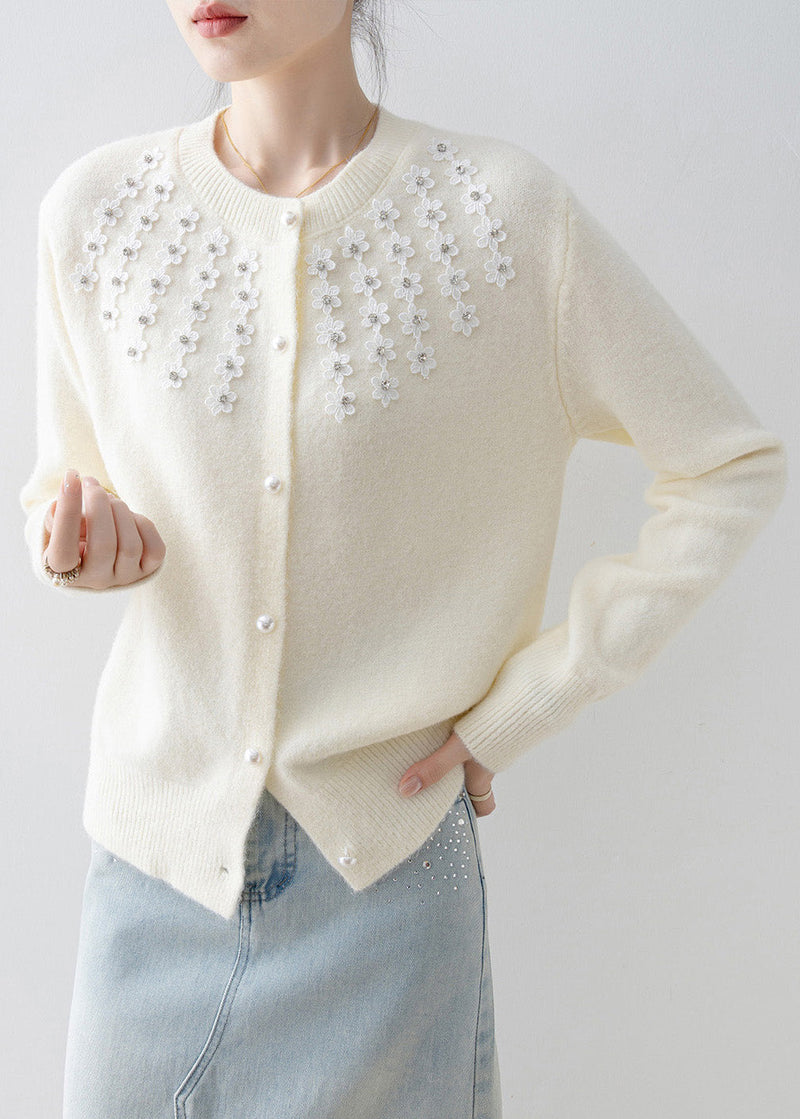 Well Tailored Cardigan with a Graceful Silhouette