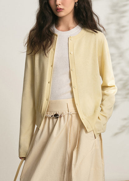 Effortlessly Elegant Cardigan with a Timeless Design