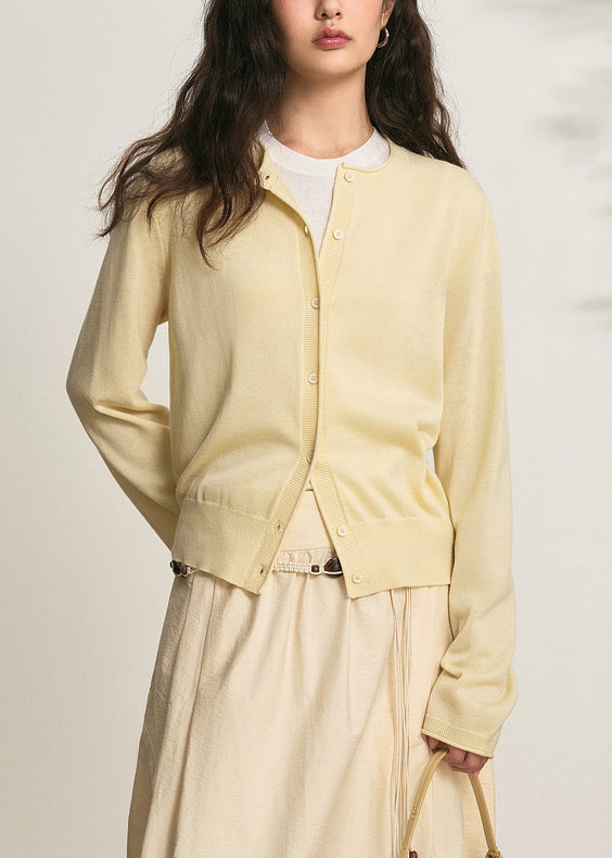 Effortlessly Elegant Cardigan with a Timeless Design