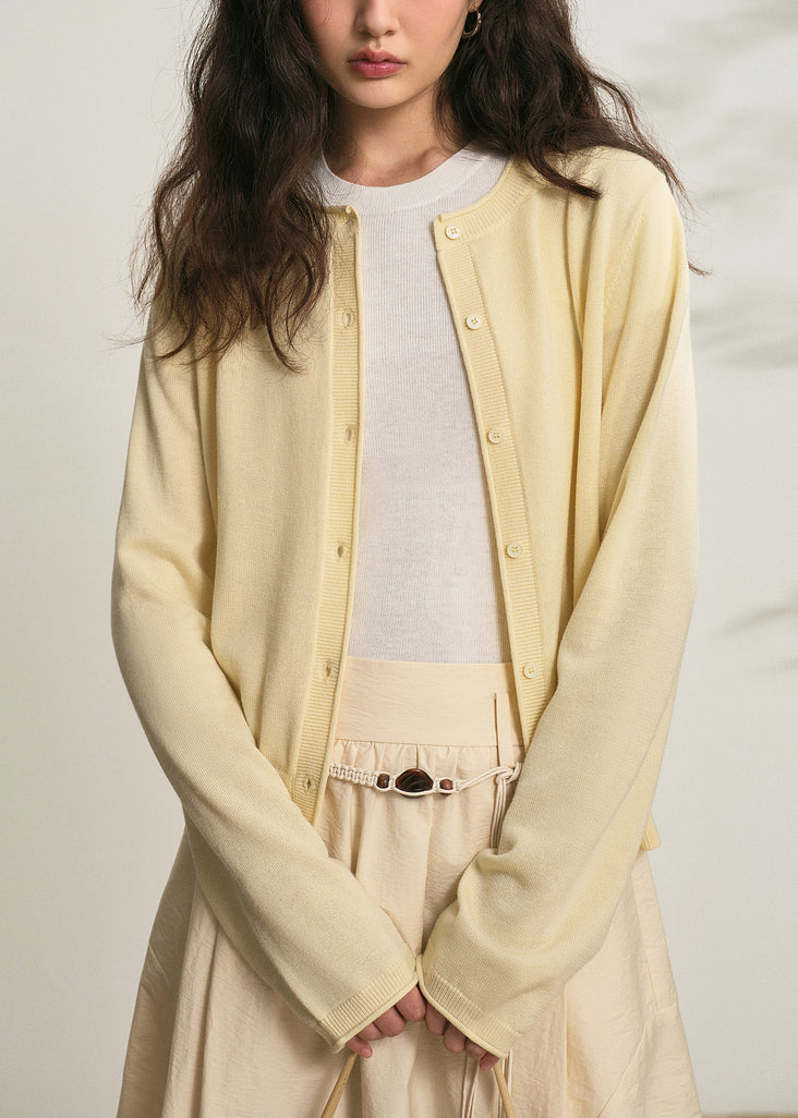 Effortlessly Elegant Cardigan with a Timeless Design
