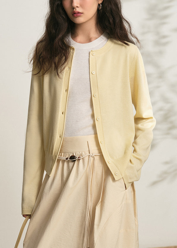 Effortlessly Elegant Cardigan with a Timeless Design