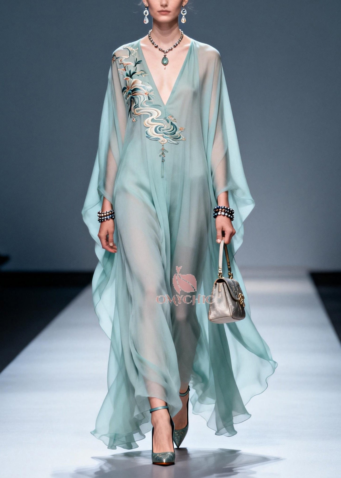 Well Tailored Dress with a Graceful Silhouette
