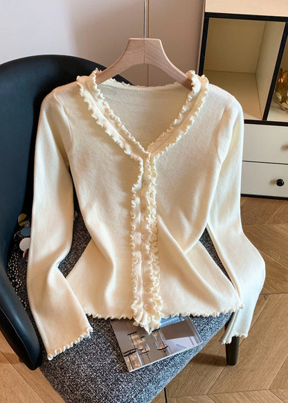 Well Tailored Sweater with a Graceful Silhouette