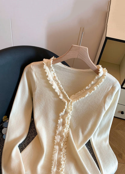 Well Tailored Sweater with a Graceful Silhouette