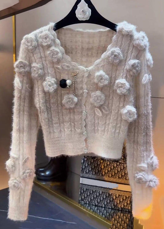 Effortlessly Elegant Sweater with a Timeless Design