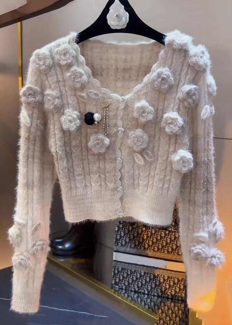 Effortlessly Elegant Sweater with a Timeless Design