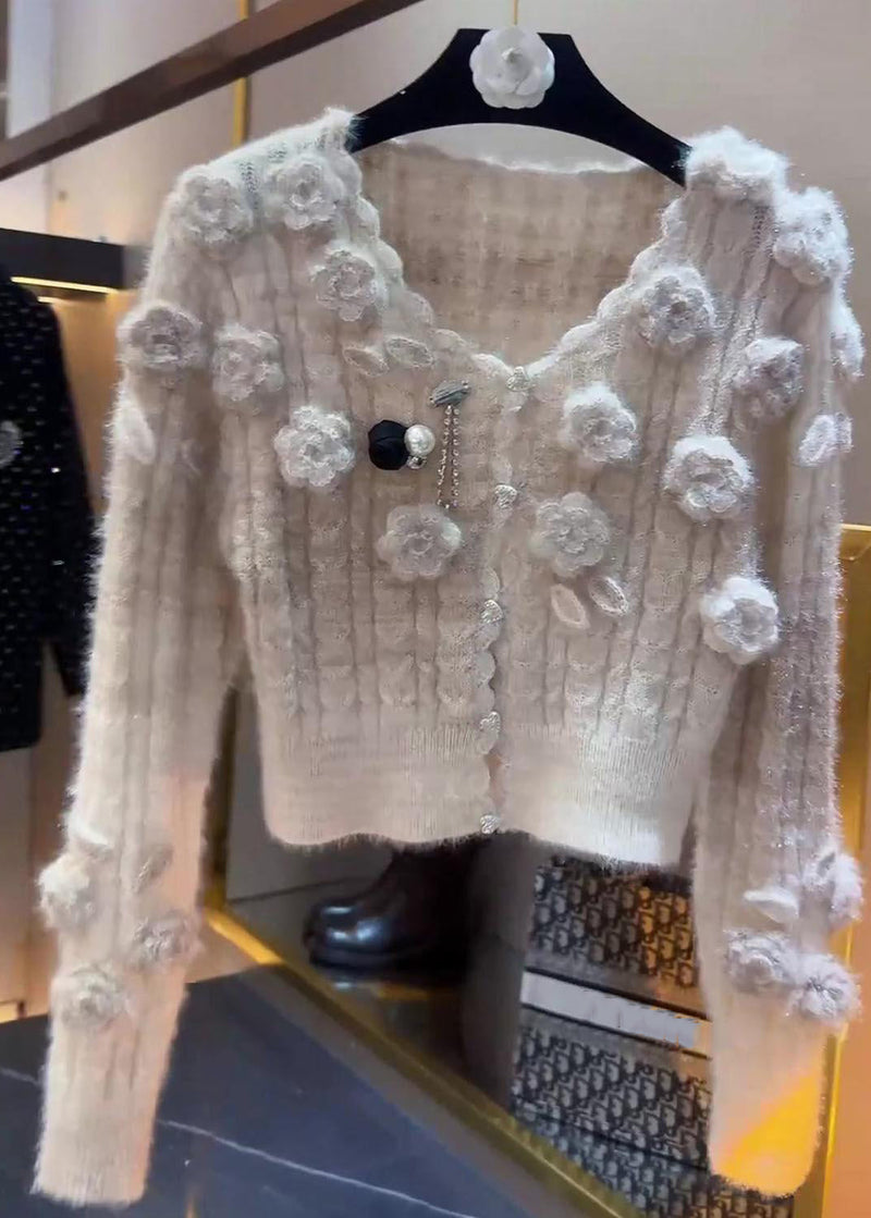 Effortlessly Elegant Sweater with a Timeless Design