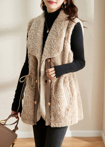 Well Tailored Coat with a Graceful Silhouette