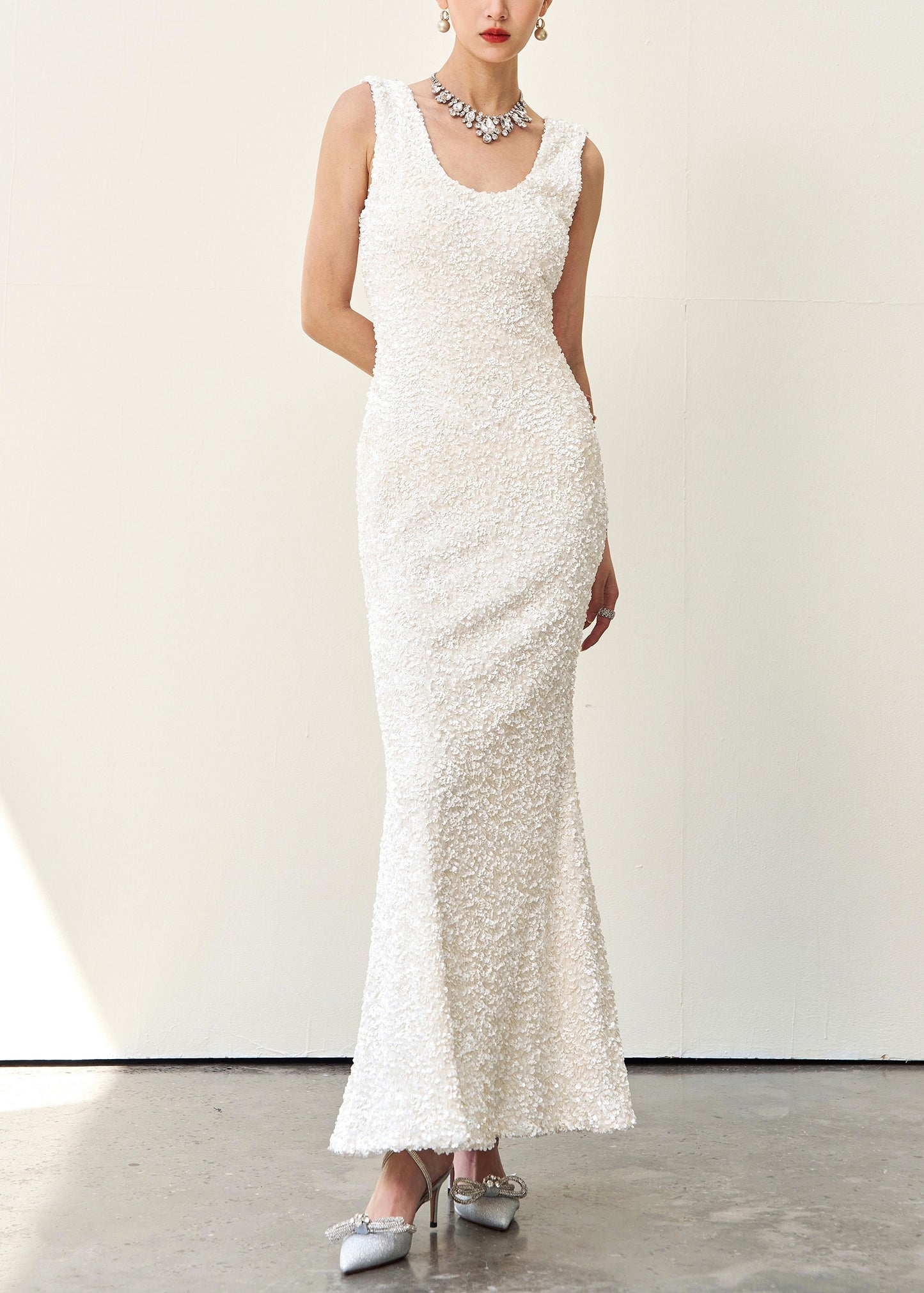 Beautifully Finished Dress in a Timeless Design