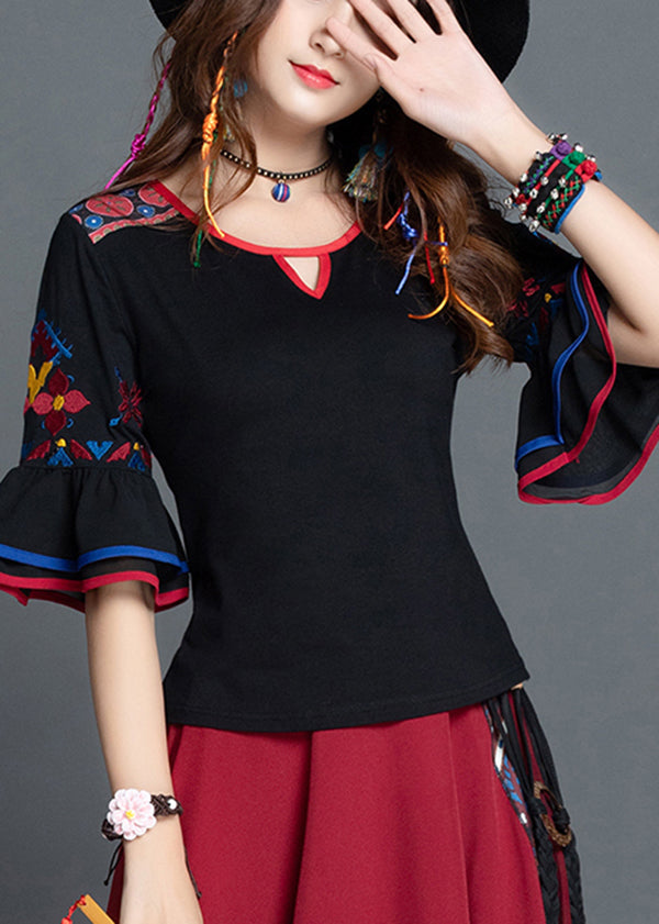 Effortlessly Elegant Top with a Timeless Design