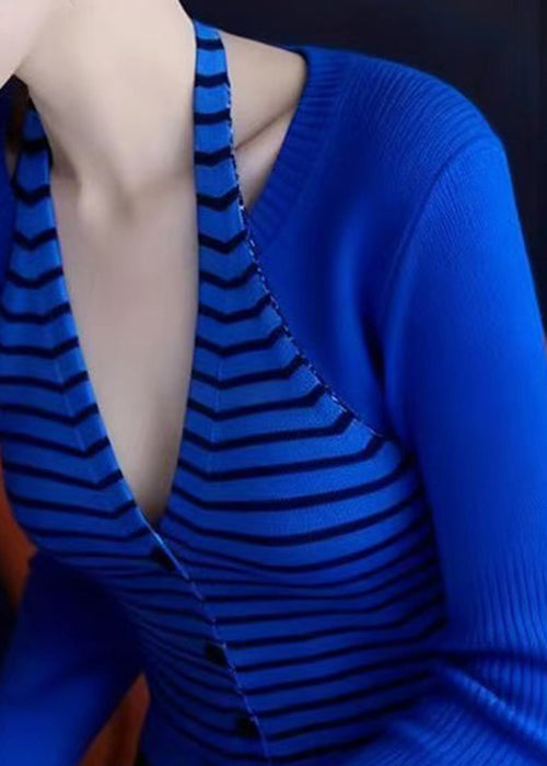 Classic Vintage Sweater with a Flattering Fit