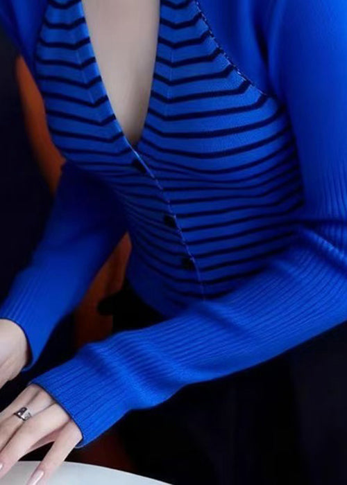 Classic Vintage Sweater with a Flattering Fit