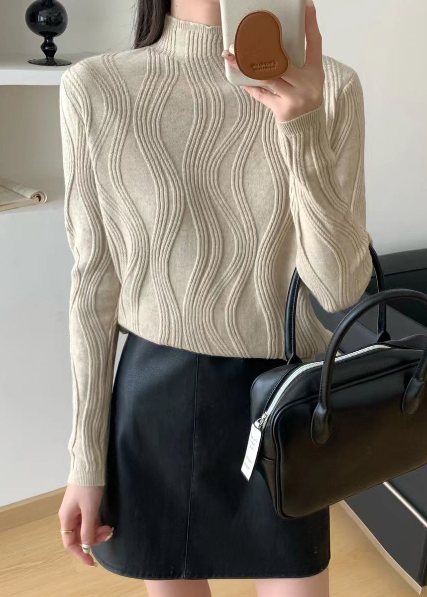 Well Tailored Sweater with a Graceful Silhouette