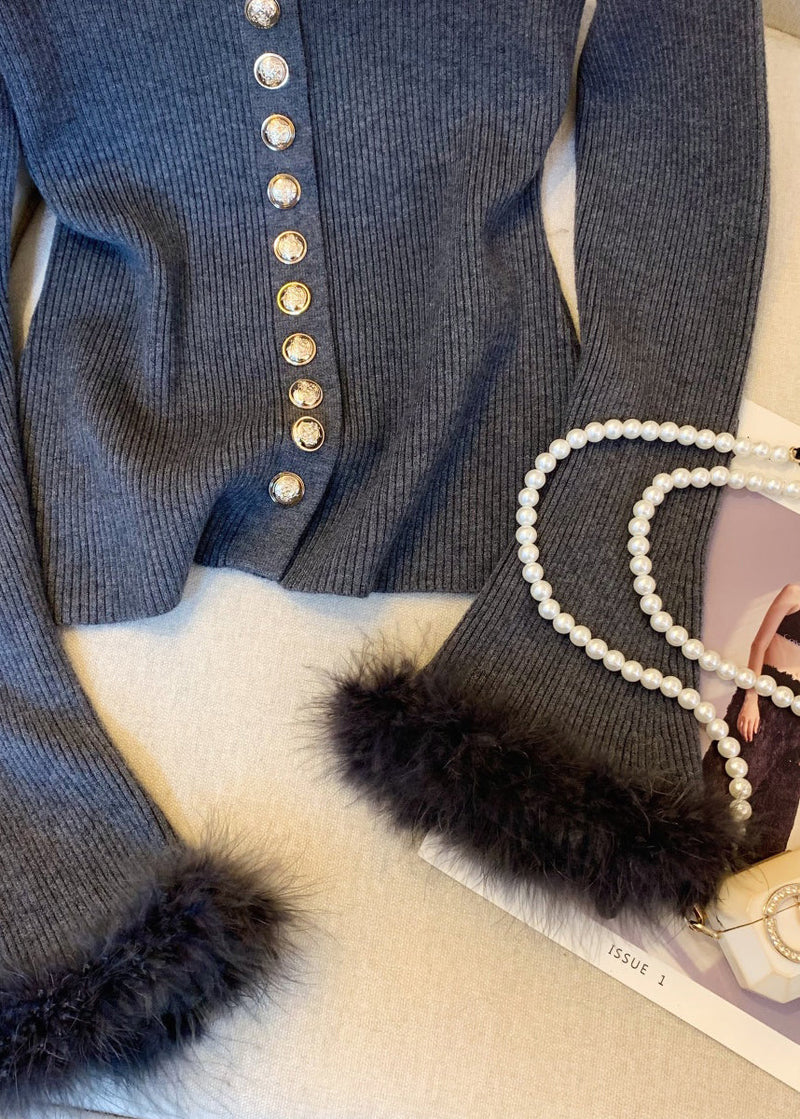 Classic Vintage Sweater with a Flattering Fit