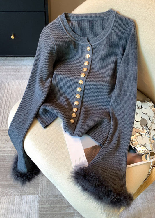 Classic Vintage Sweater with a Flattering Fit
