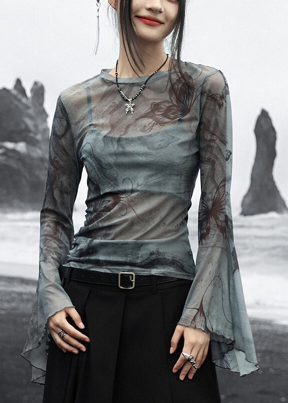 Effortlessly Elegant Top with a Timeless Design