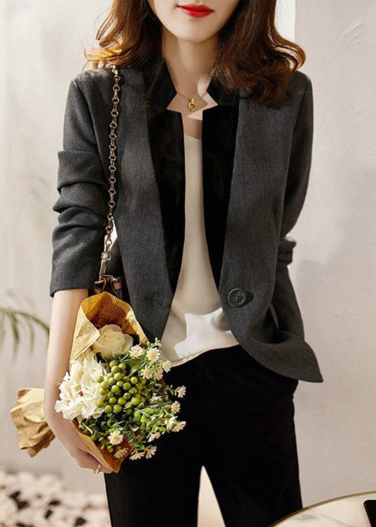 Well Tailored Coat with a Graceful Silhouette