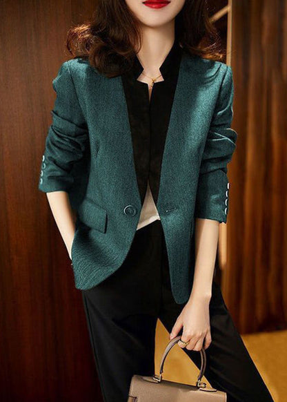 Well Tailored Coat with a Graceful Silhouette
