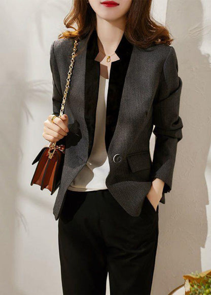 Well Tailored Coat with a Graceful Silhouette