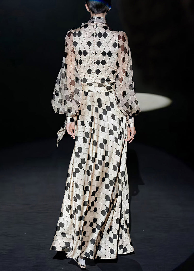 Beautifully Finished Dress in a Timeless Design