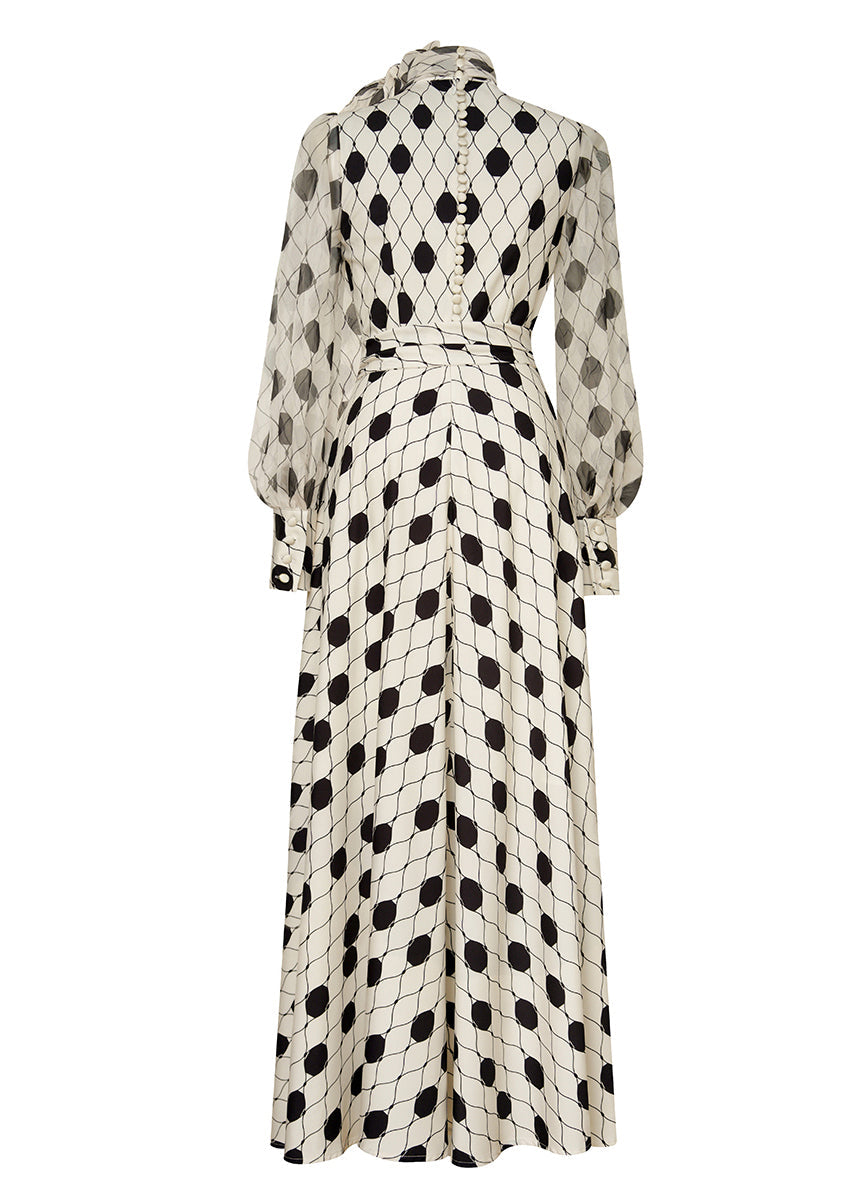 Beautifully Finished Dress in a Timeless Design