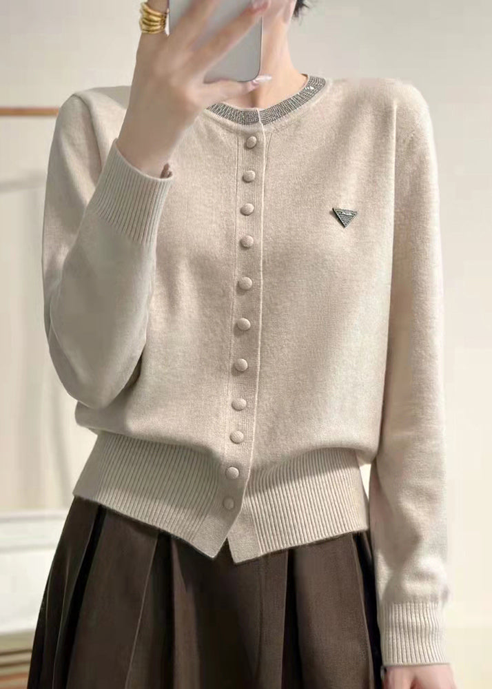 Well Tailored Coat with a Graceful Silhouette
