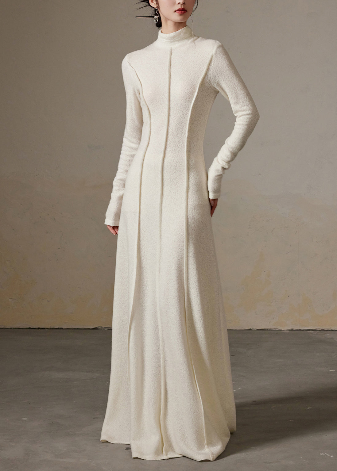 Beautifully Finished Dress in a Timeless Design