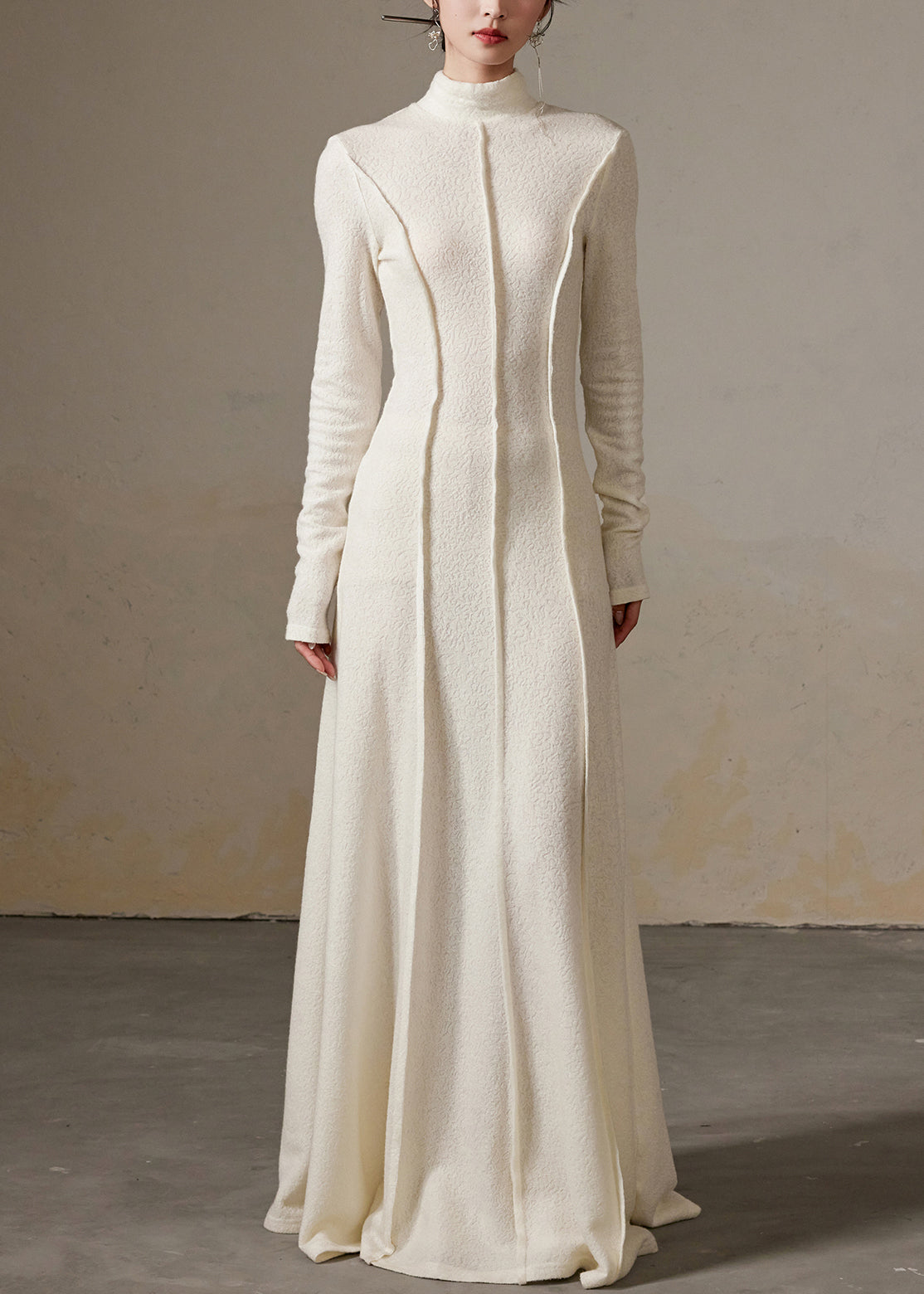Beautifully Finished Dress in a Timeless Design