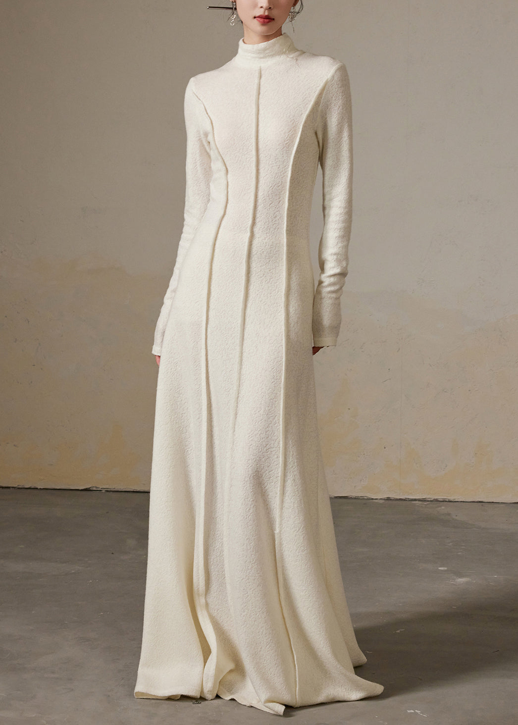 Beautifully Finished Dress in a Timeless Design