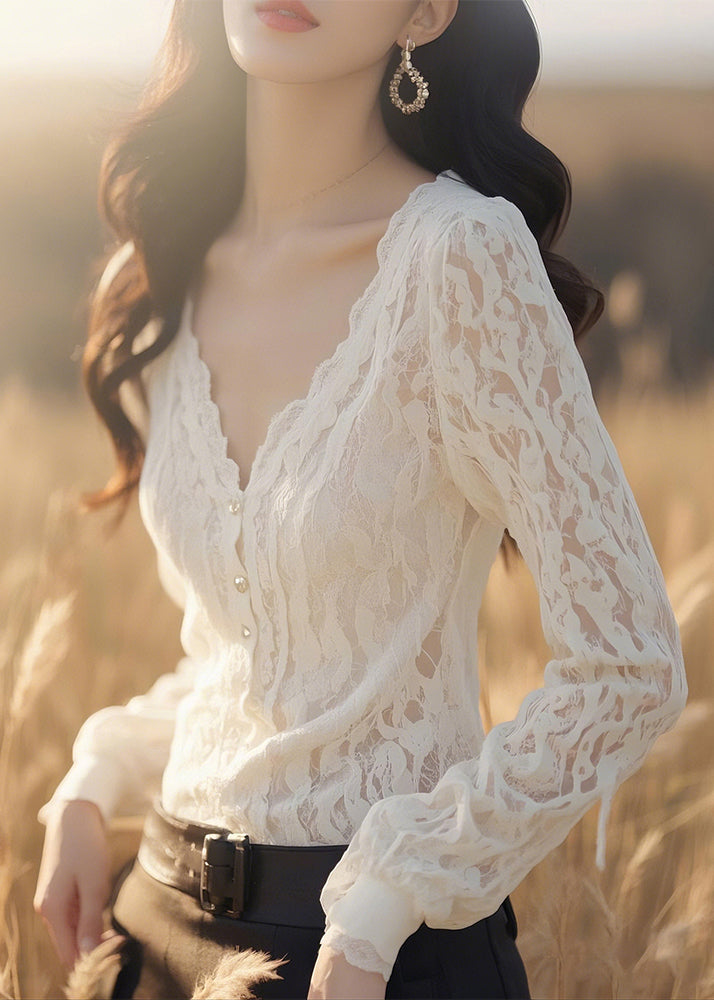 Well Tailored Blouse with a Graceful Silhouette