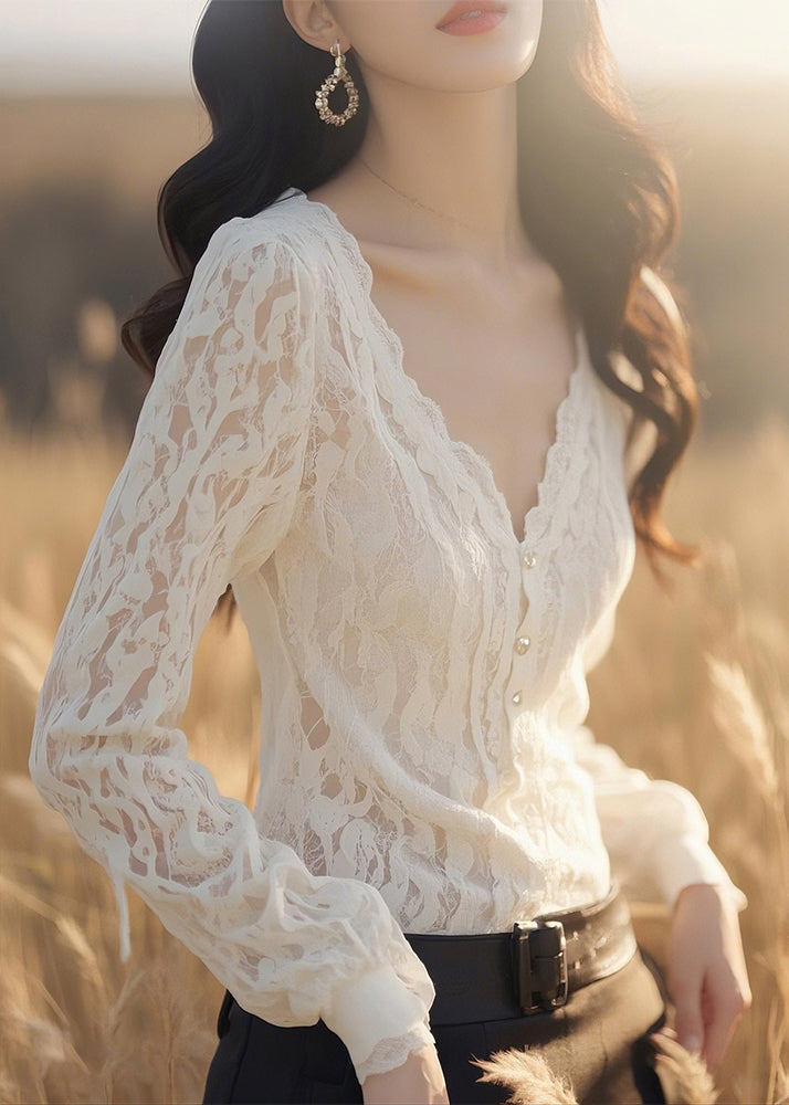 Well Tailored Blouse with a Graceful Silhouette