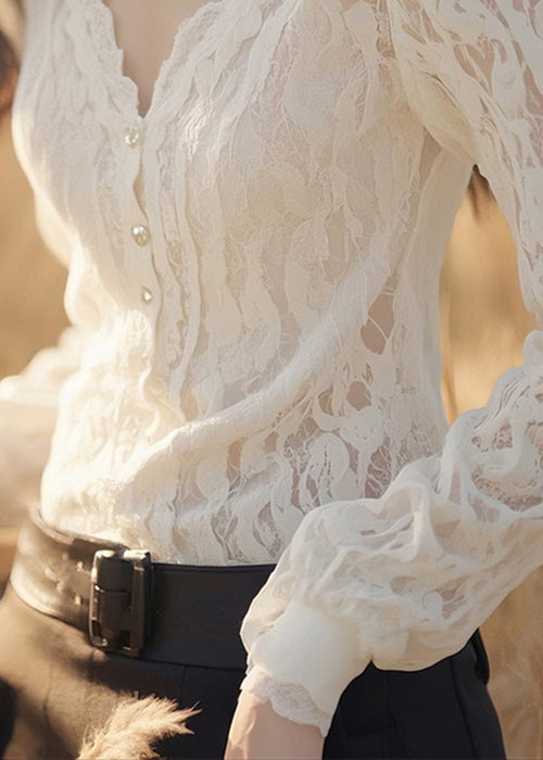 Well Tailored Blouse with a Graceful Silhouette