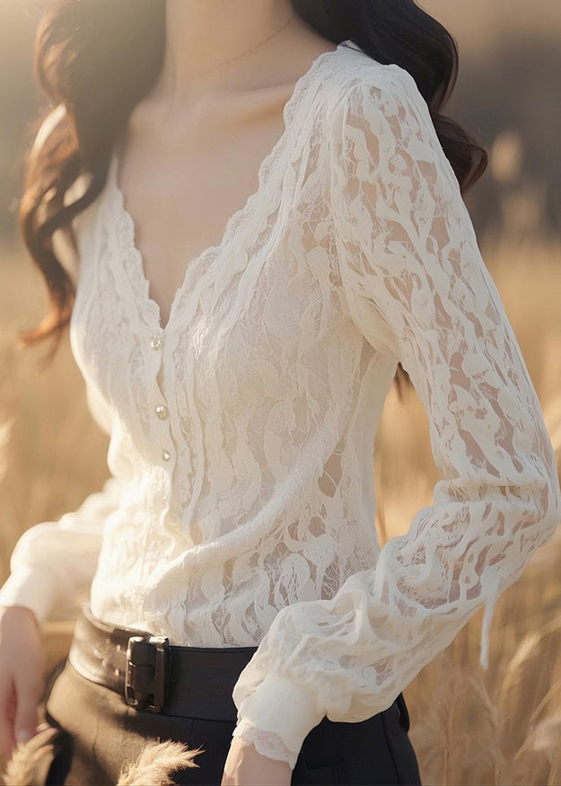 Well Tailored Blouse with a Graceful Silhouette