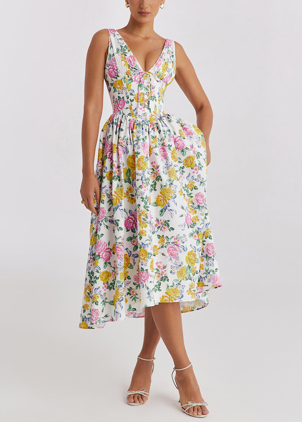 Well Tailored Dress with a Graceful Silhouette
