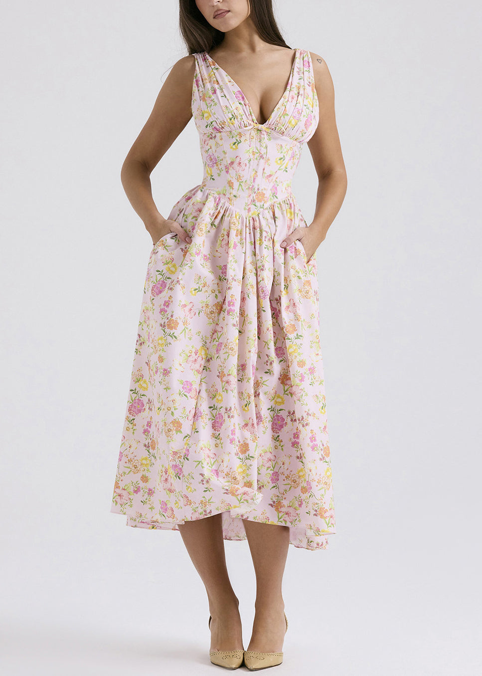 Well Tailored Dress with a Graceful Silhouette